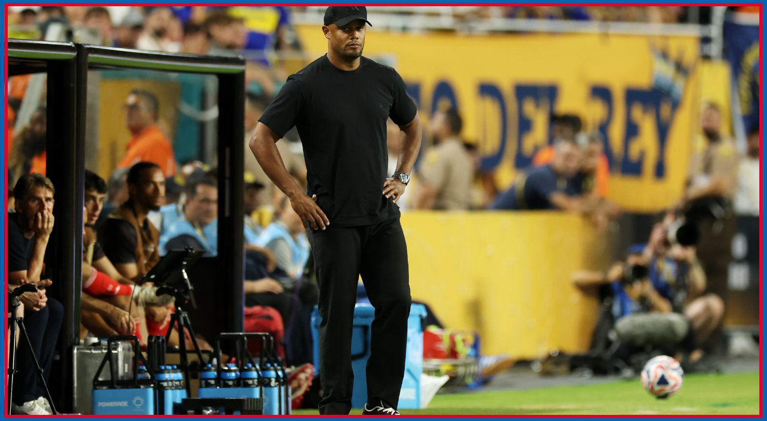 Vincent Kompany looks worried during Bayern Munich v Boca Juniors