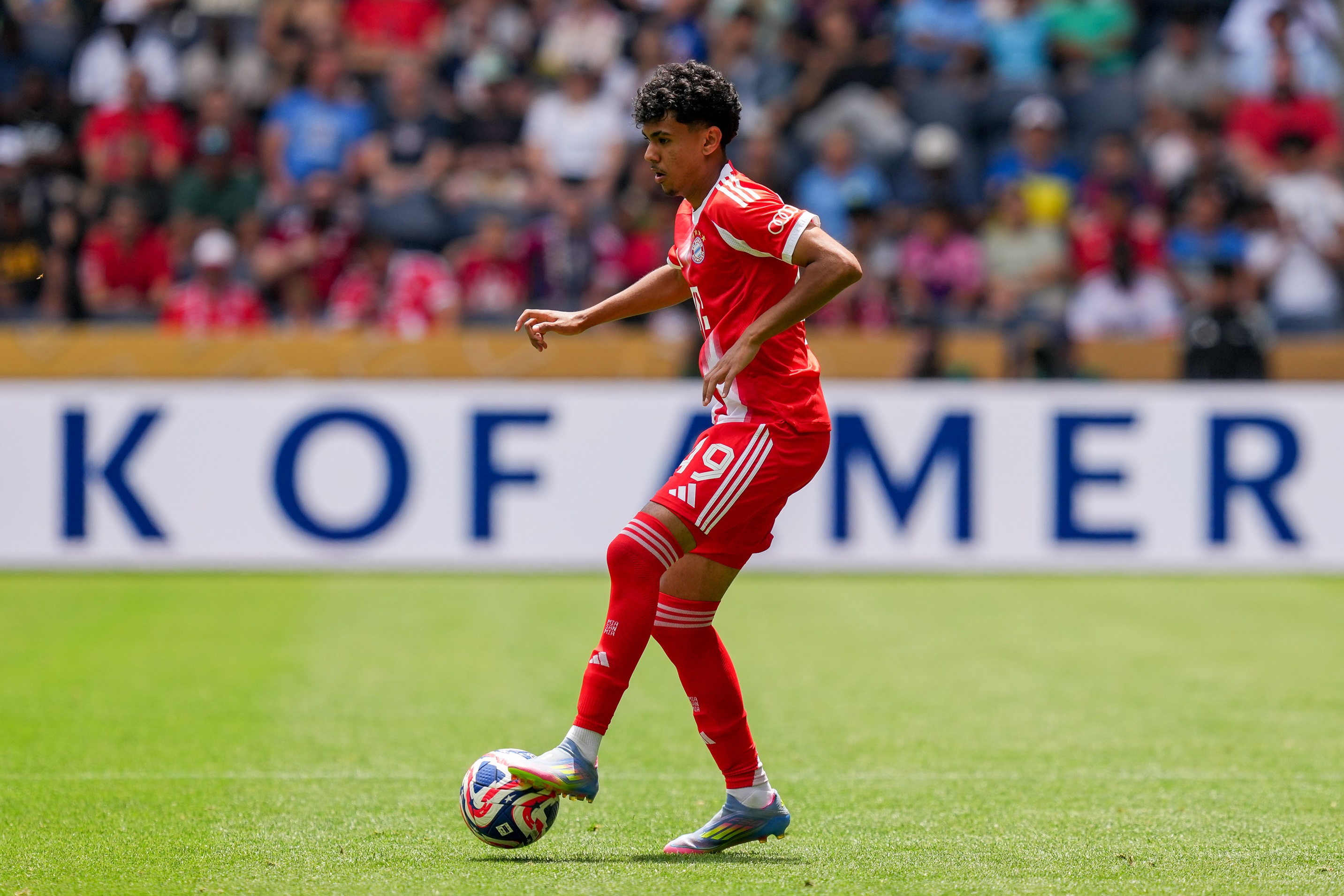 Adam Aznou plays a pass during the Club World Cup.