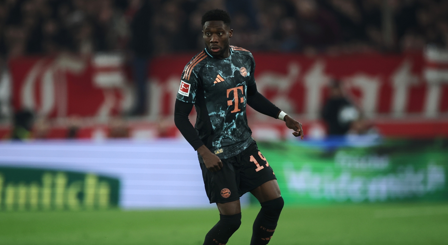 Alphonso Davies in action v VfB Stuttgart