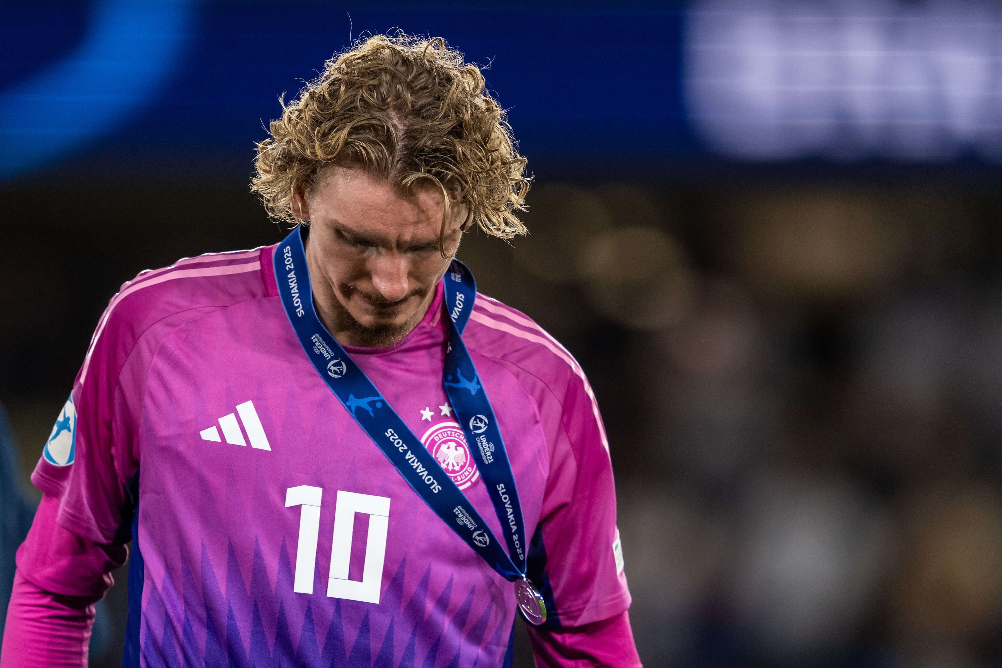 Nick Woltemade looks distraught as he walks off with his runners-up medal.