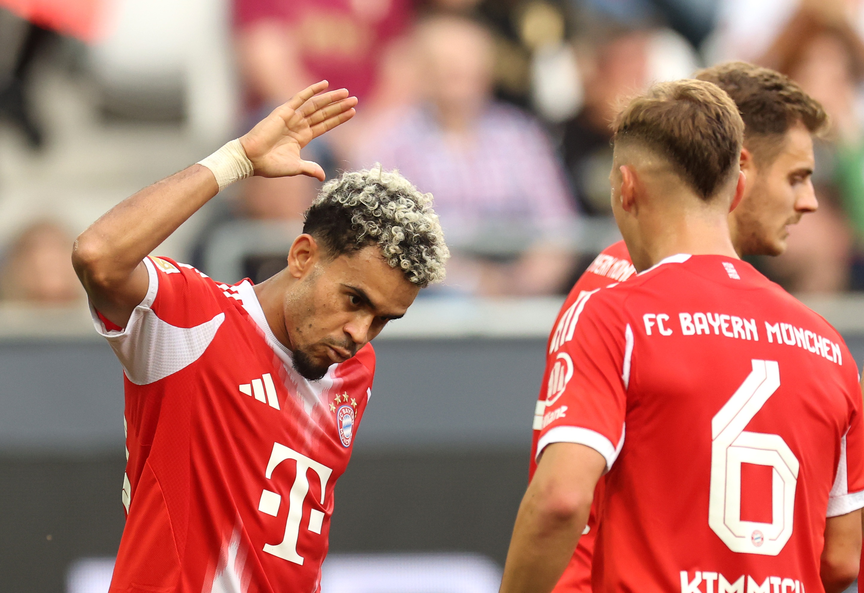 Luis Diaz high fives Joshua Kimmich during Bayern game.