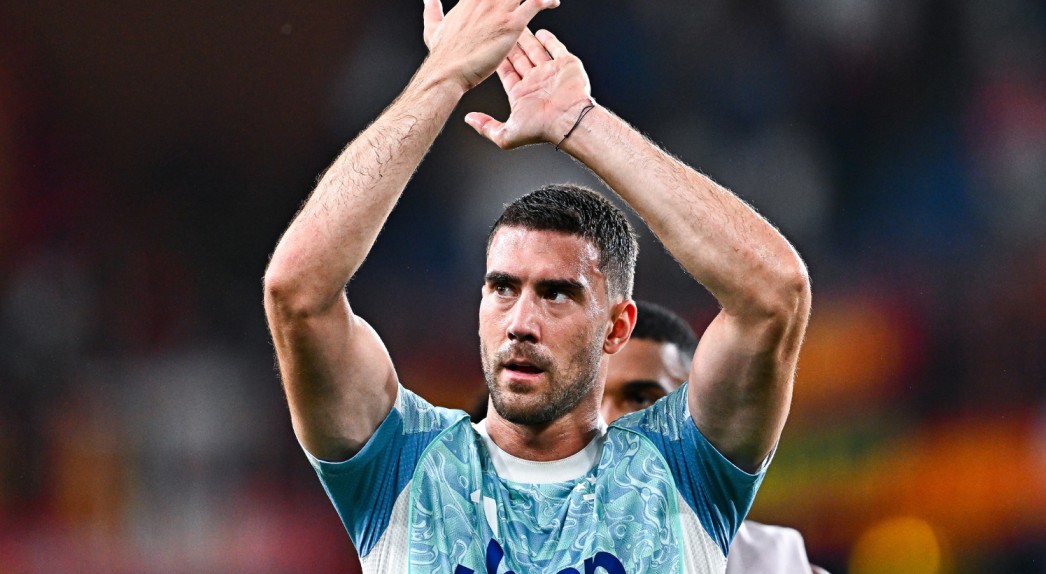 Dusan Vlahohic greets the fans