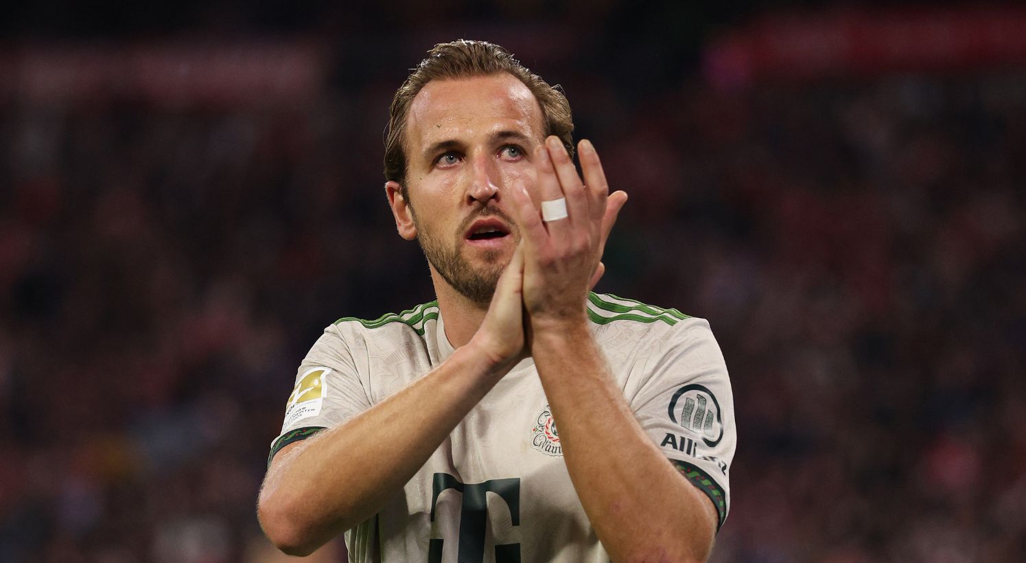 Harry Kane applauds the fans after win vs Werder Bremen