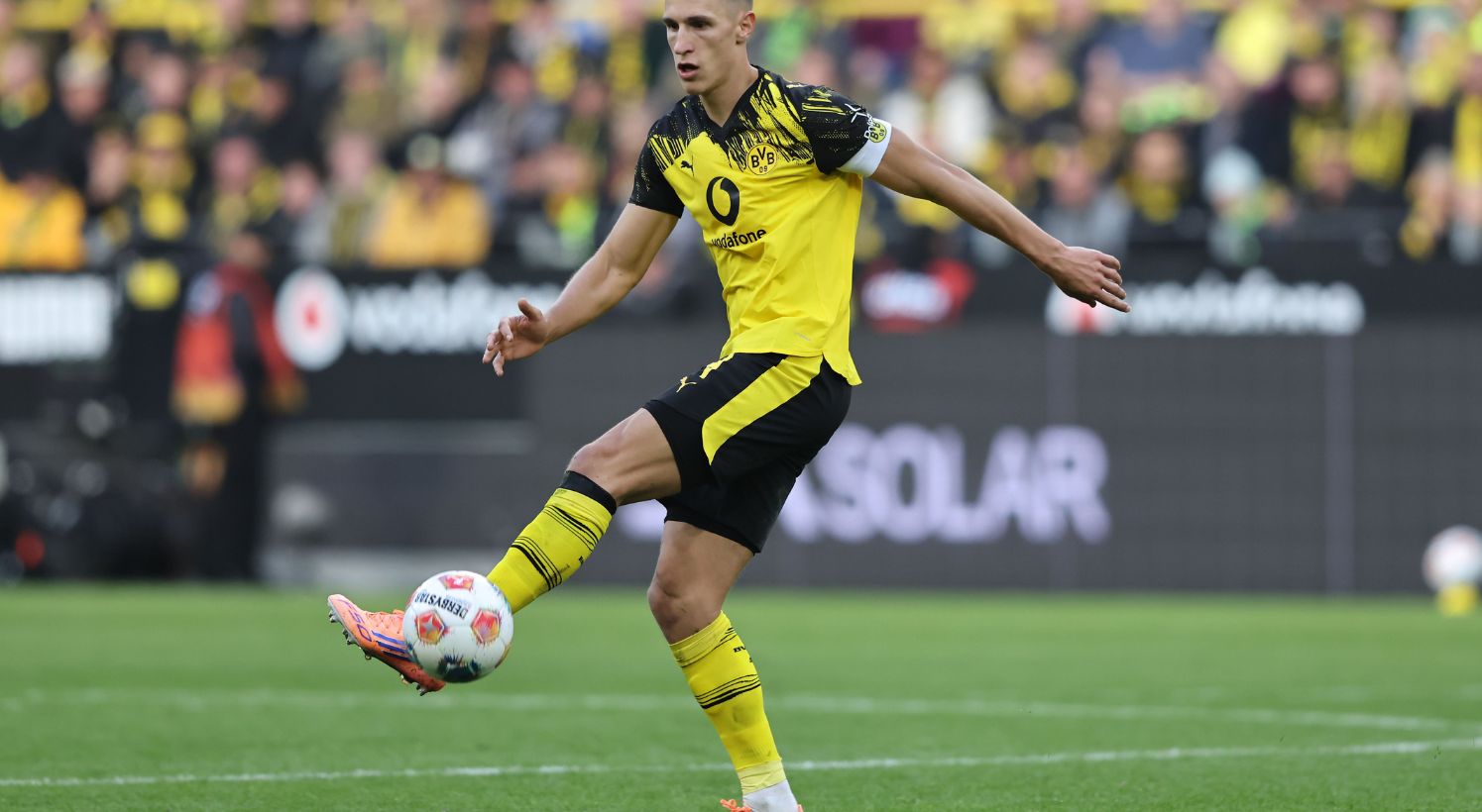 Nico Schlotterbeck in action for Dortmund