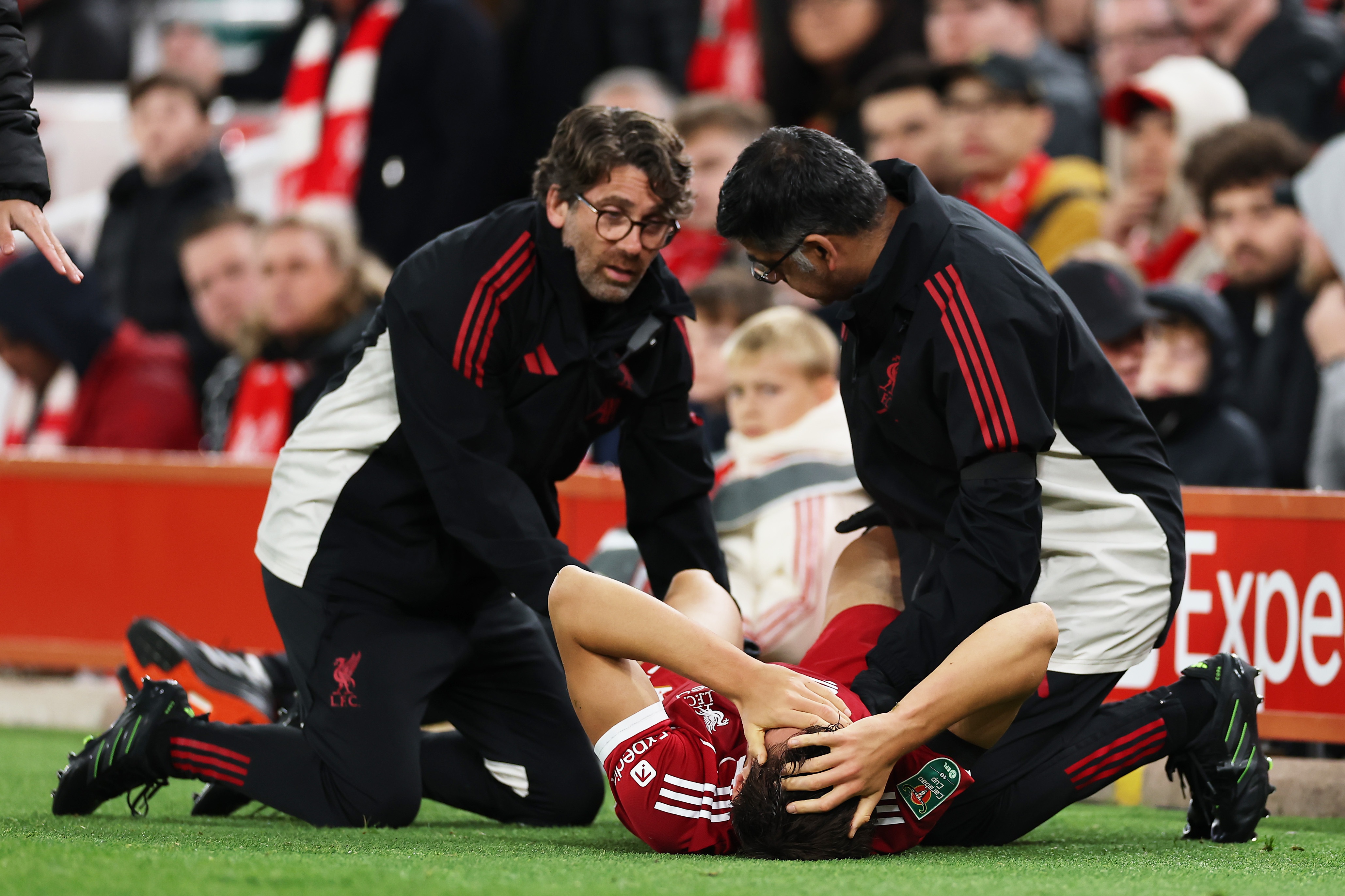 Liverpool physios tend to an injured Giovanni Leoni lying on the floor.