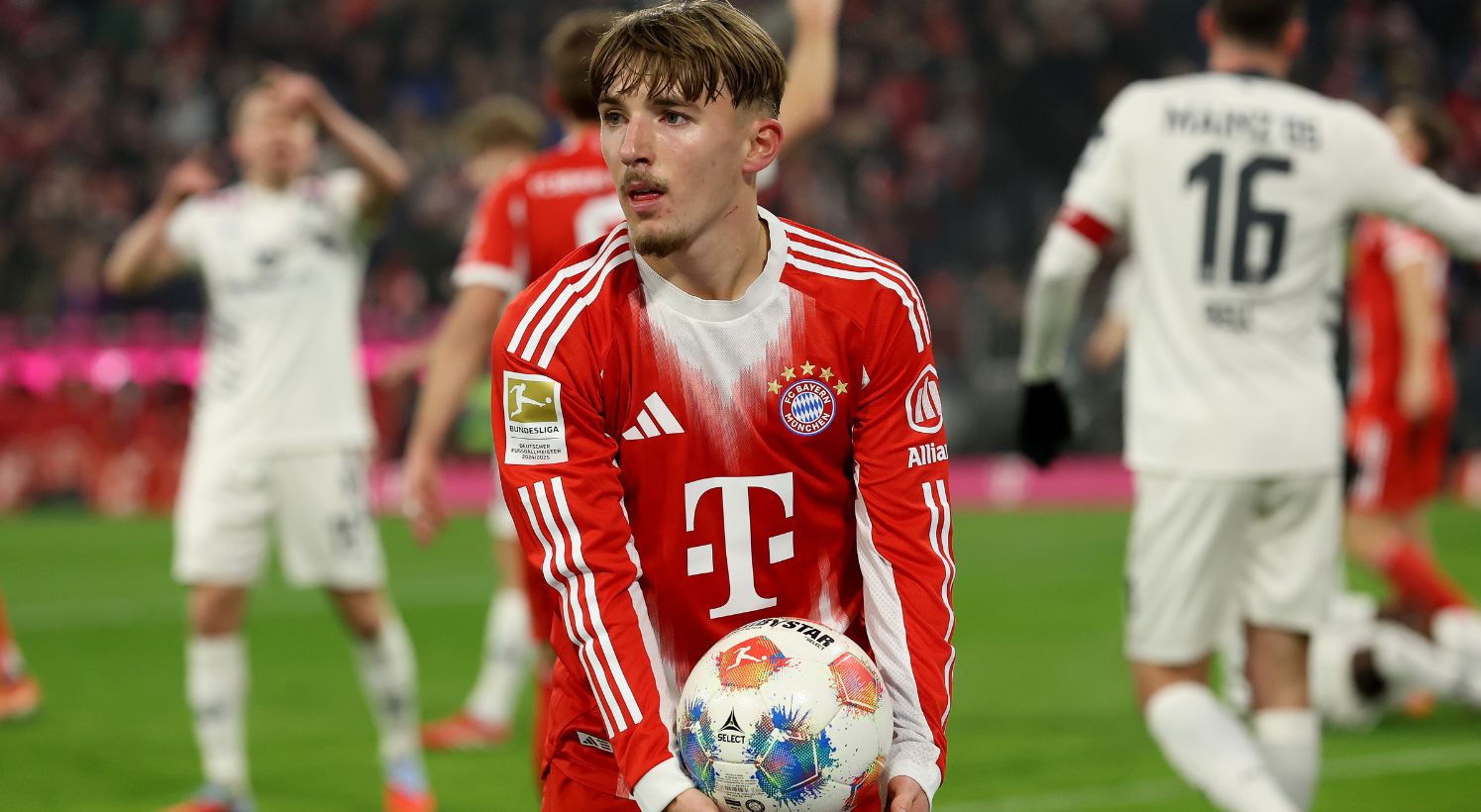 Lennart Karl holding the ball during the Bayern Munich match