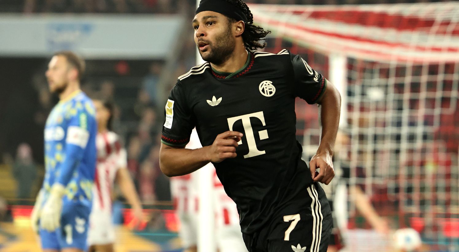 Serge Gnabry celebrates his goal vs Koln