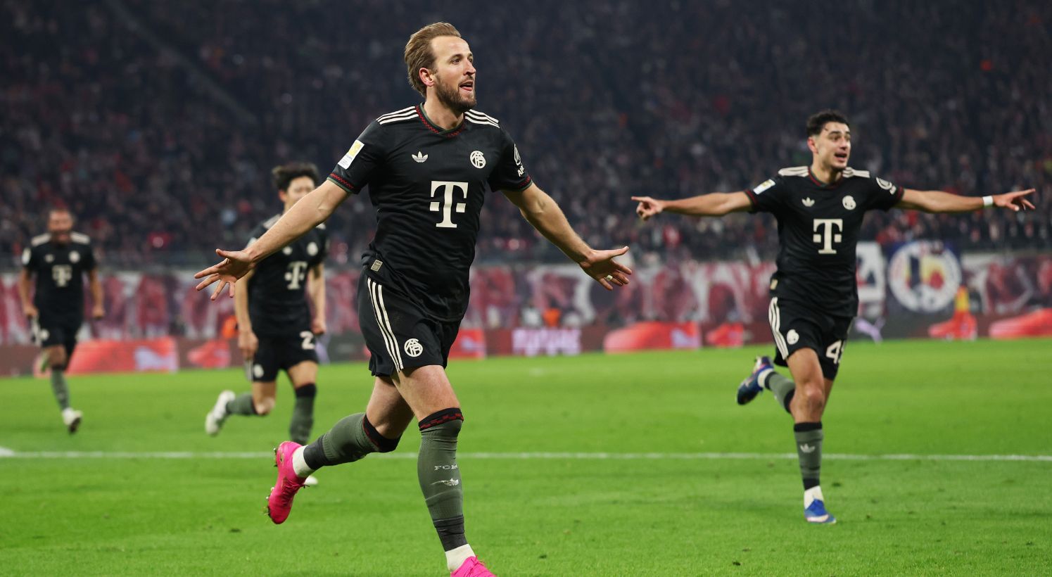 Harry Kane celebrates his goal 