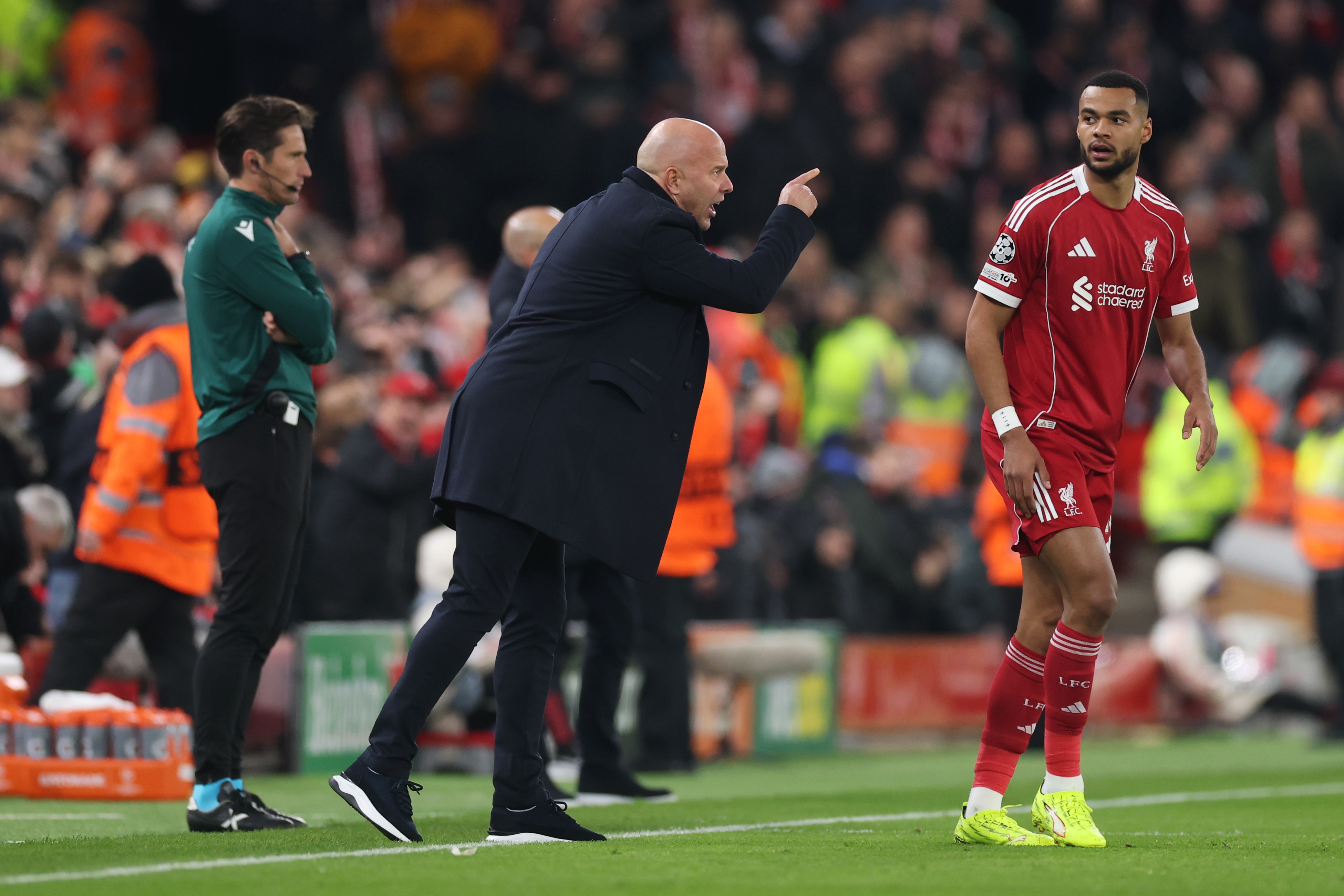 Arne Slot points to Cody Gakpo on the touchline during Liverpool game.