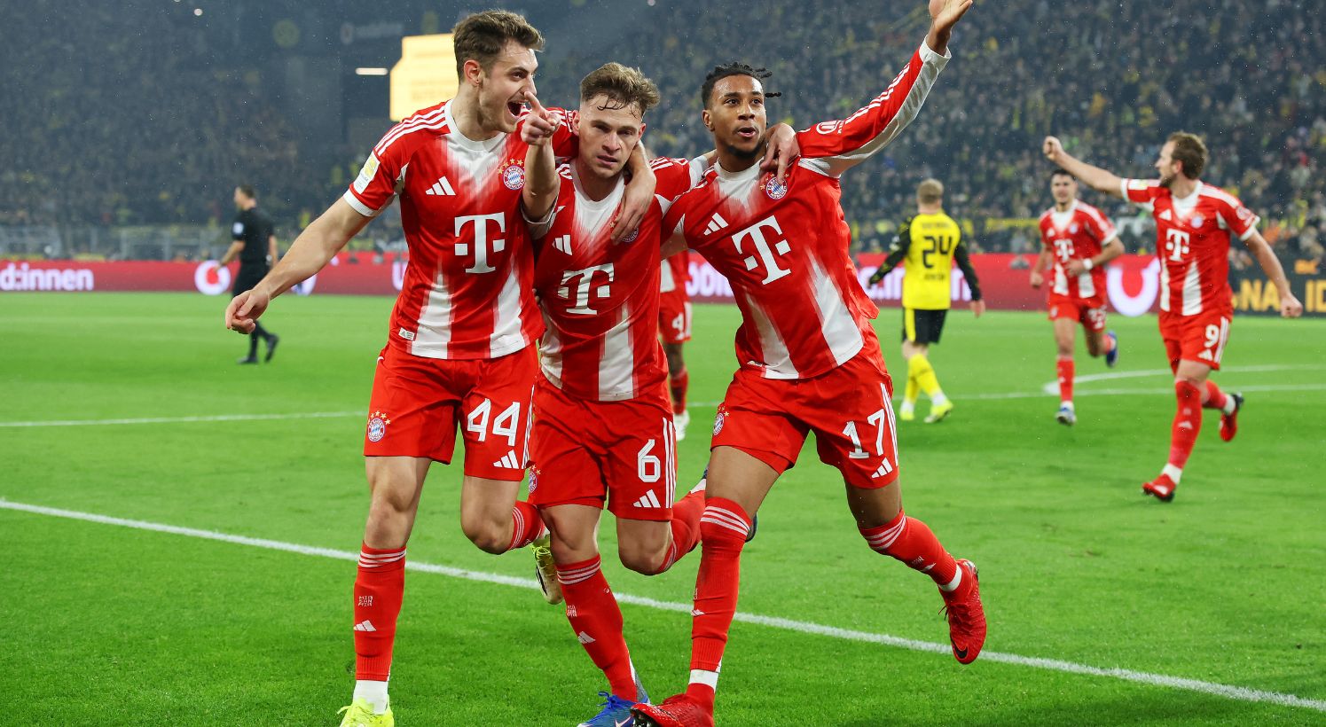 Joshua Kimmich celebrates his goal for Bayern Munich 