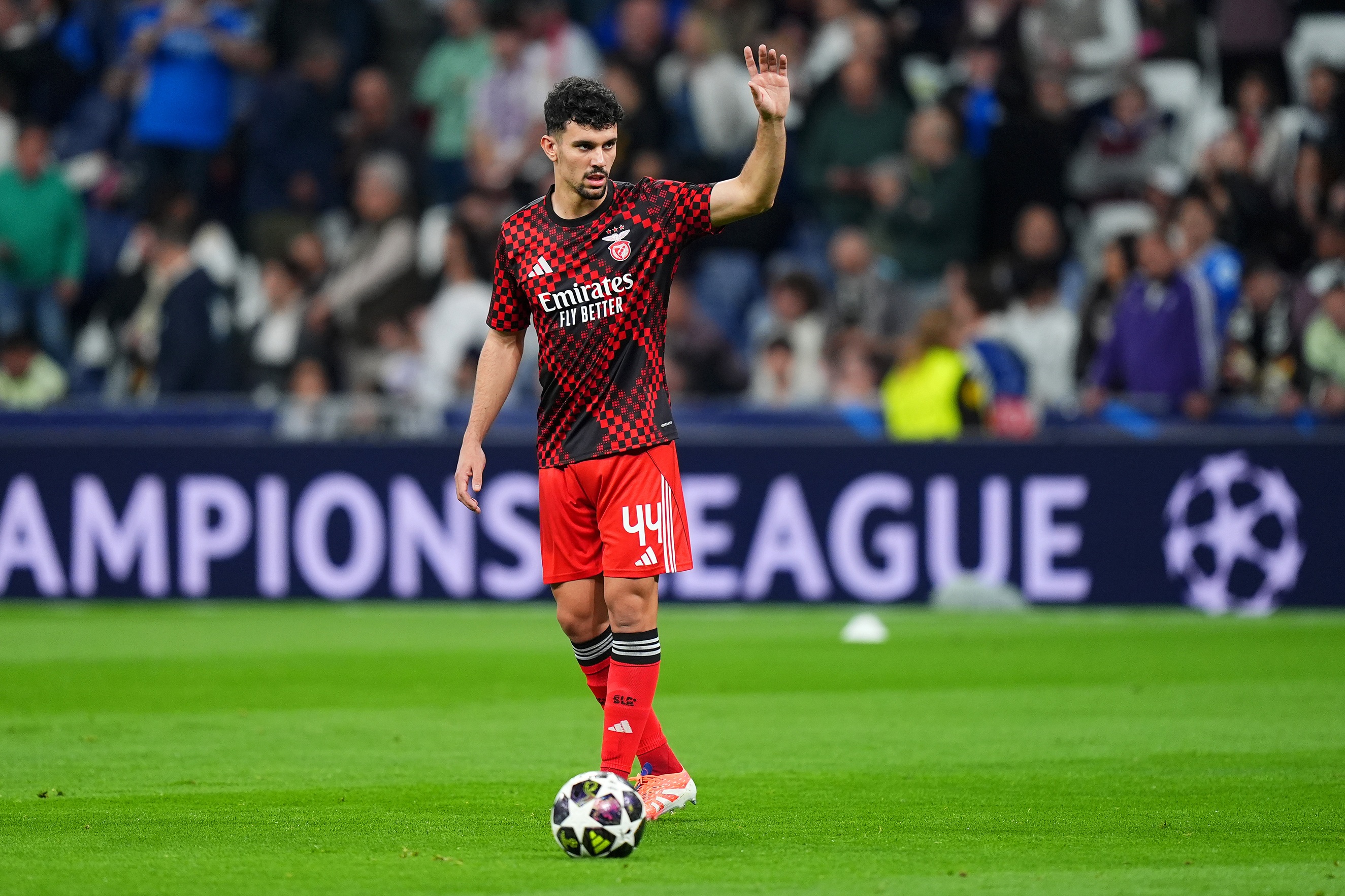 Tomas Araujo warms up with the ball before Benfica vs Real Madrid.