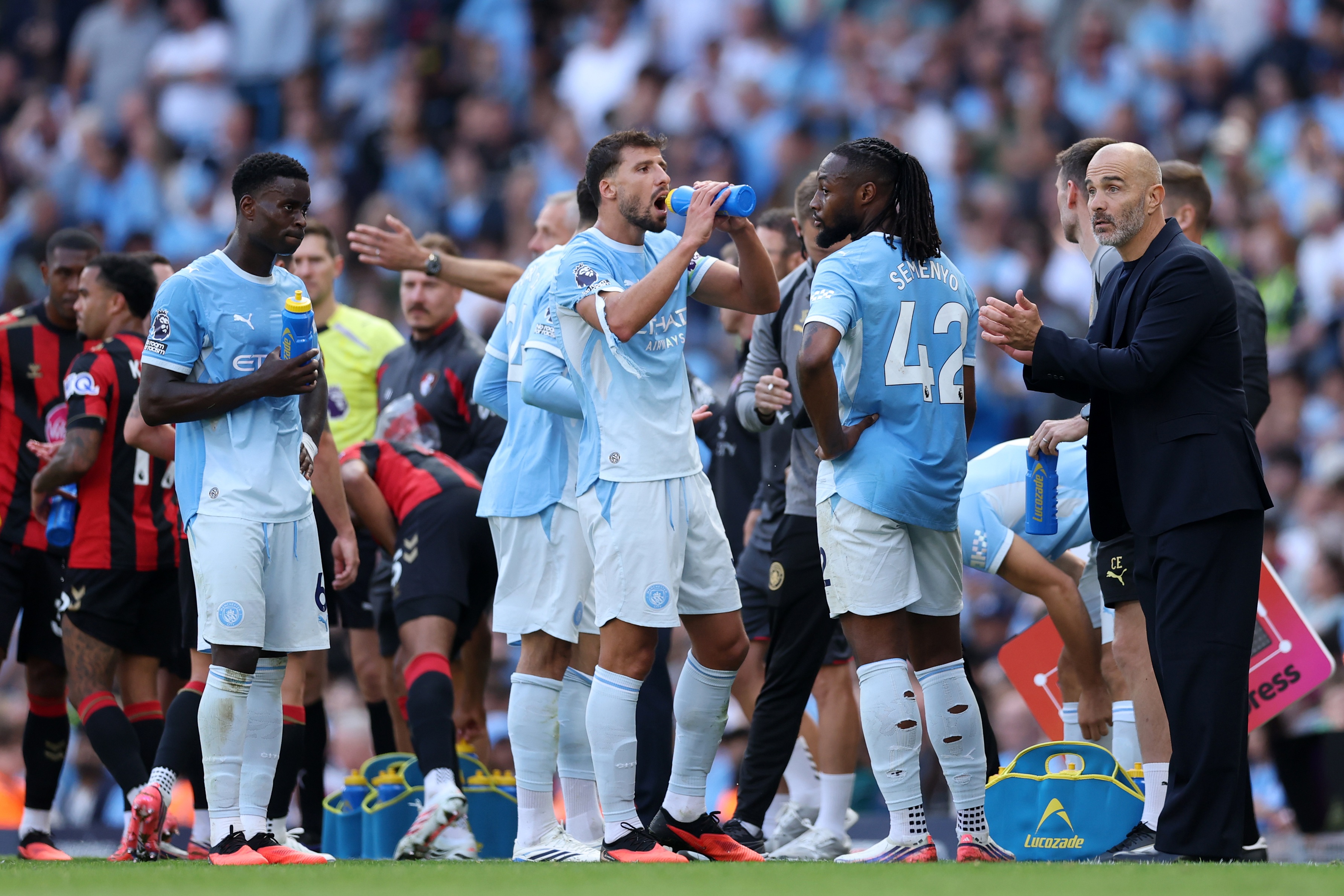 Enzo Maresca issues instructions as Manchester City players drink from water bottles.